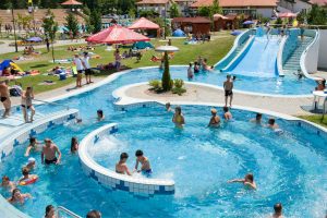 Ceglédi strandfürdő élménymedencéje